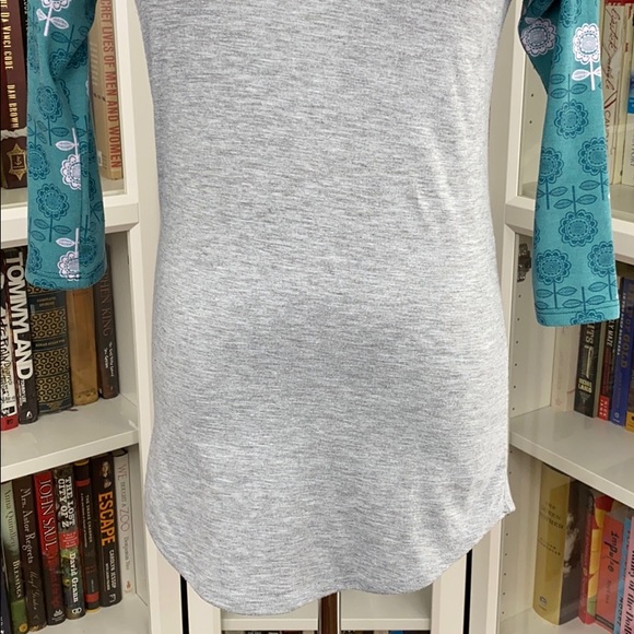 LuLaRoe Randy Gray Floral Print 3/4 Sleeve Tunic - Picture 3 of 15